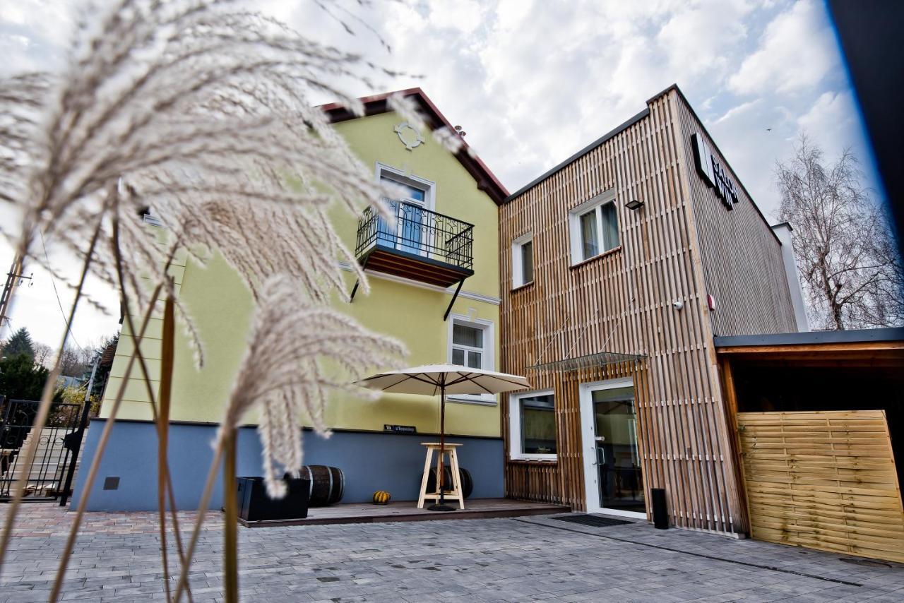 Salon Win Wine Bar & Apartments ยาสโว ภายนอก รูปภาพ