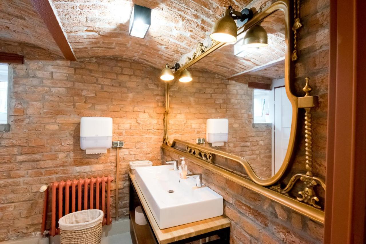 Salon Win Wine Bar & Apartments ยาสโว ภายนอก รูปภาพ